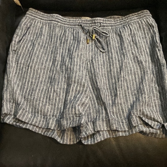 Ellen Tracy linen and white stripes with tie in the front stretchy with pockets - Picture 1 of 3